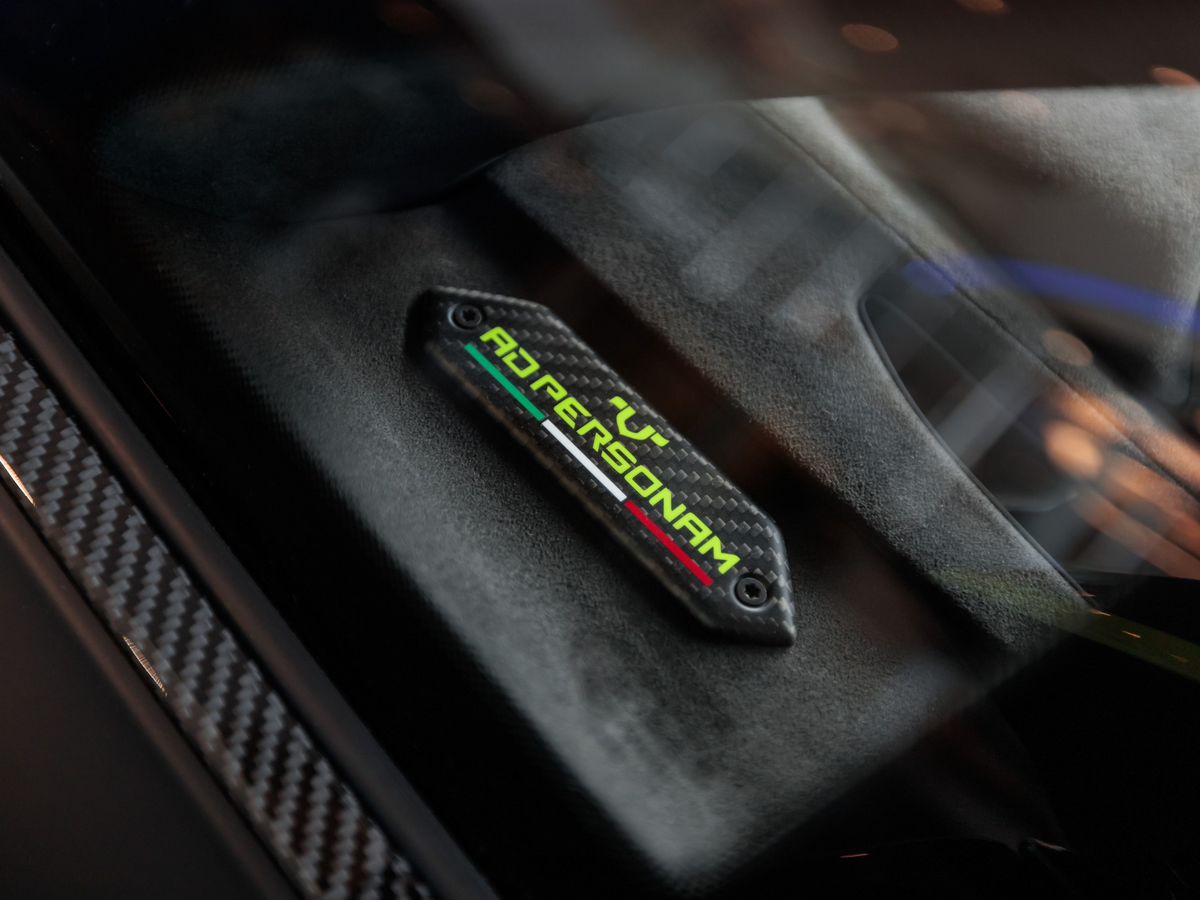 Lamborghini Revuelto 6.5hyb AMT (1015 л.с.) 4WD