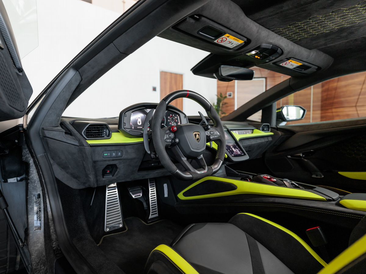 Lamborghini Revuelto 6.5hyb AMT (1015 л.с.) 4WD