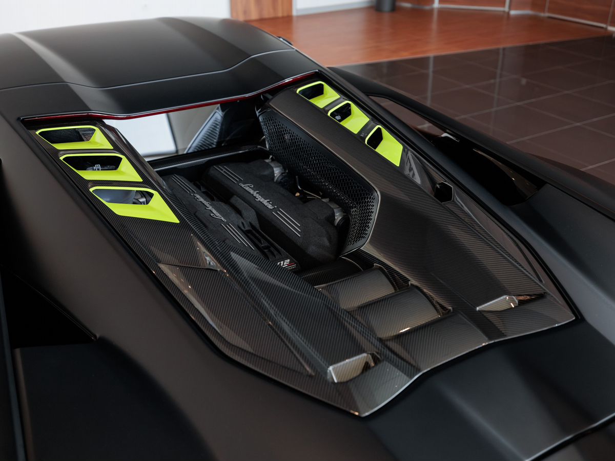 Lamborghini Revuelto 6.5hyb AMT (1015 л.с.) 4WD