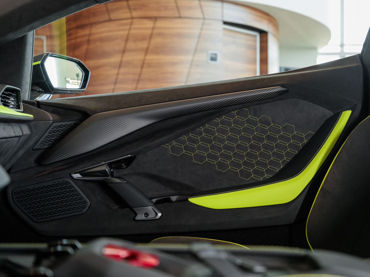 Lamborghini Revuelto 6.5hyb AMT (1015 л.с.) 4WD