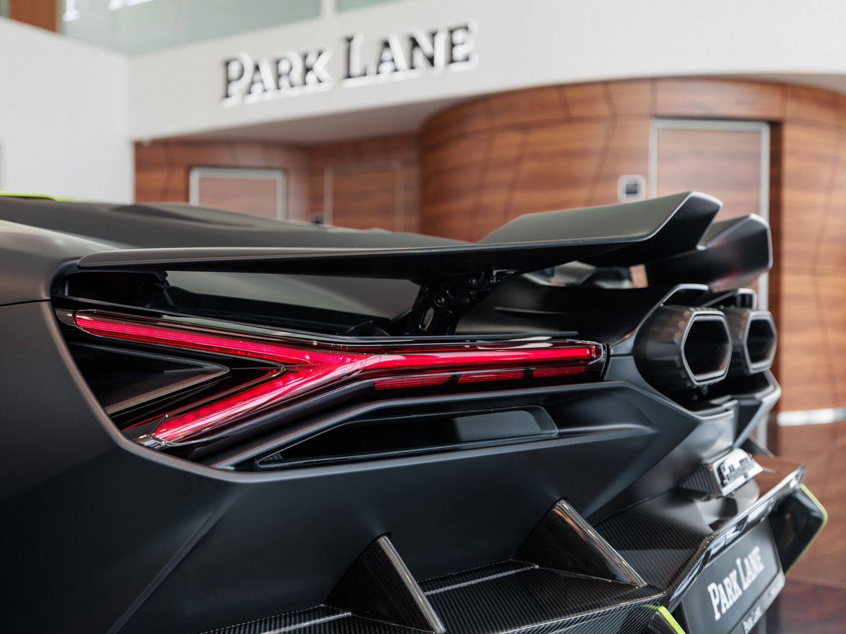 Lamborghini Revuelto 6.5hyb AMT (1015 л.с.) 4WD