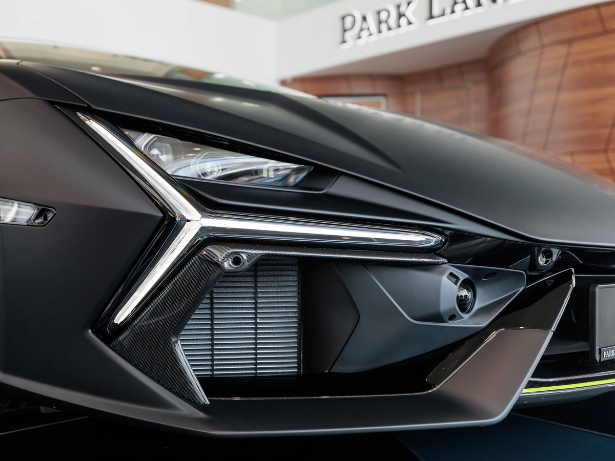 Lamborghini Revuelto 6.5hyb AMT (1015 л.с.) 4WD