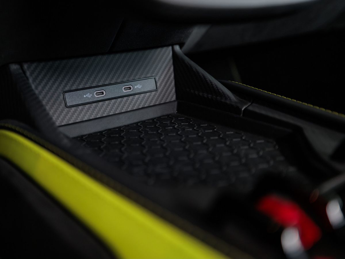 Lamborghini Revuelto 6.5hyb AMT (1015 л.с.) 4WD