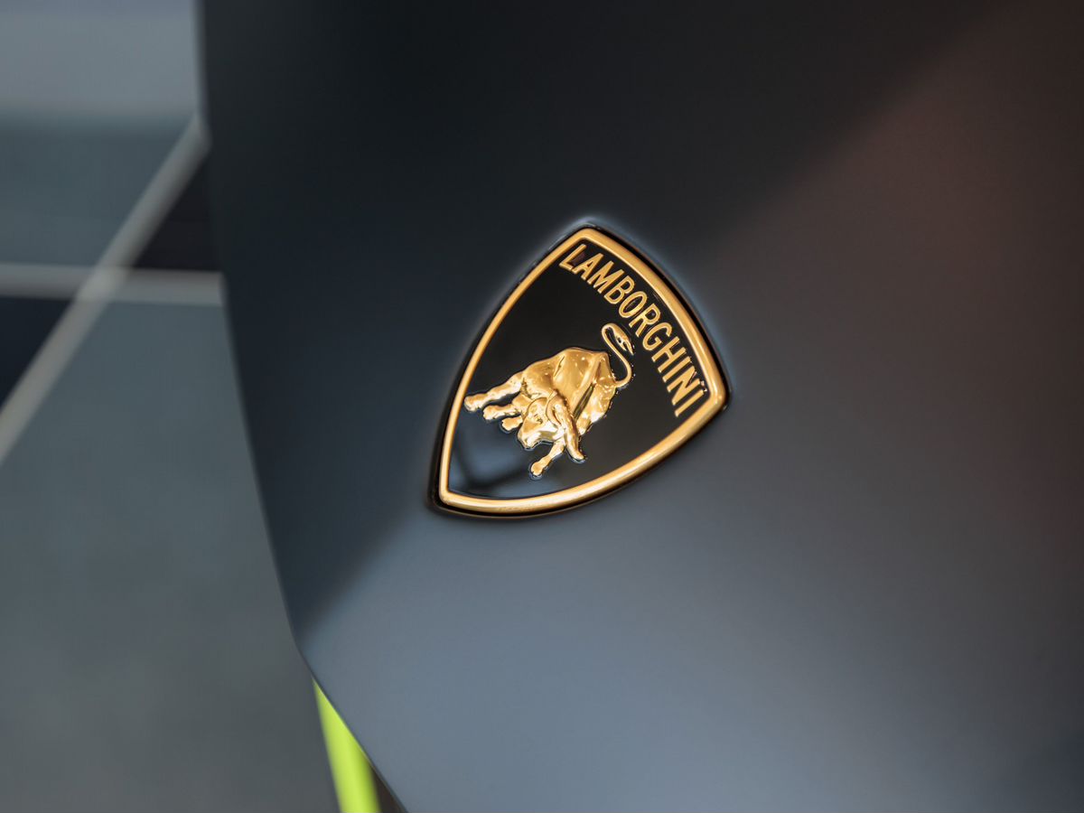 Lamborghini Revuelto 6.5hyb AMT (1015 л.с.) 4WD