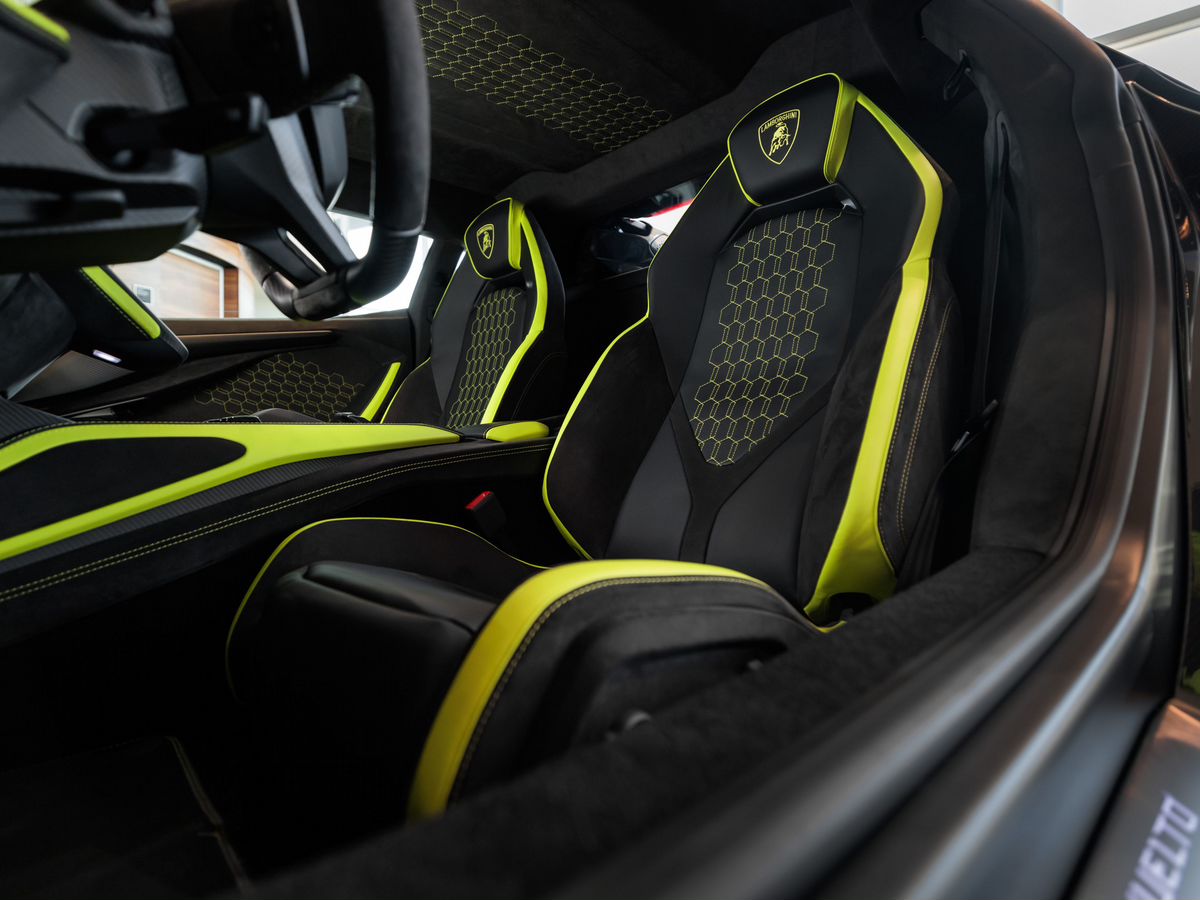 Lamborghini Revuelto 6.5hyb AMT (1015 л.с.) 4WD