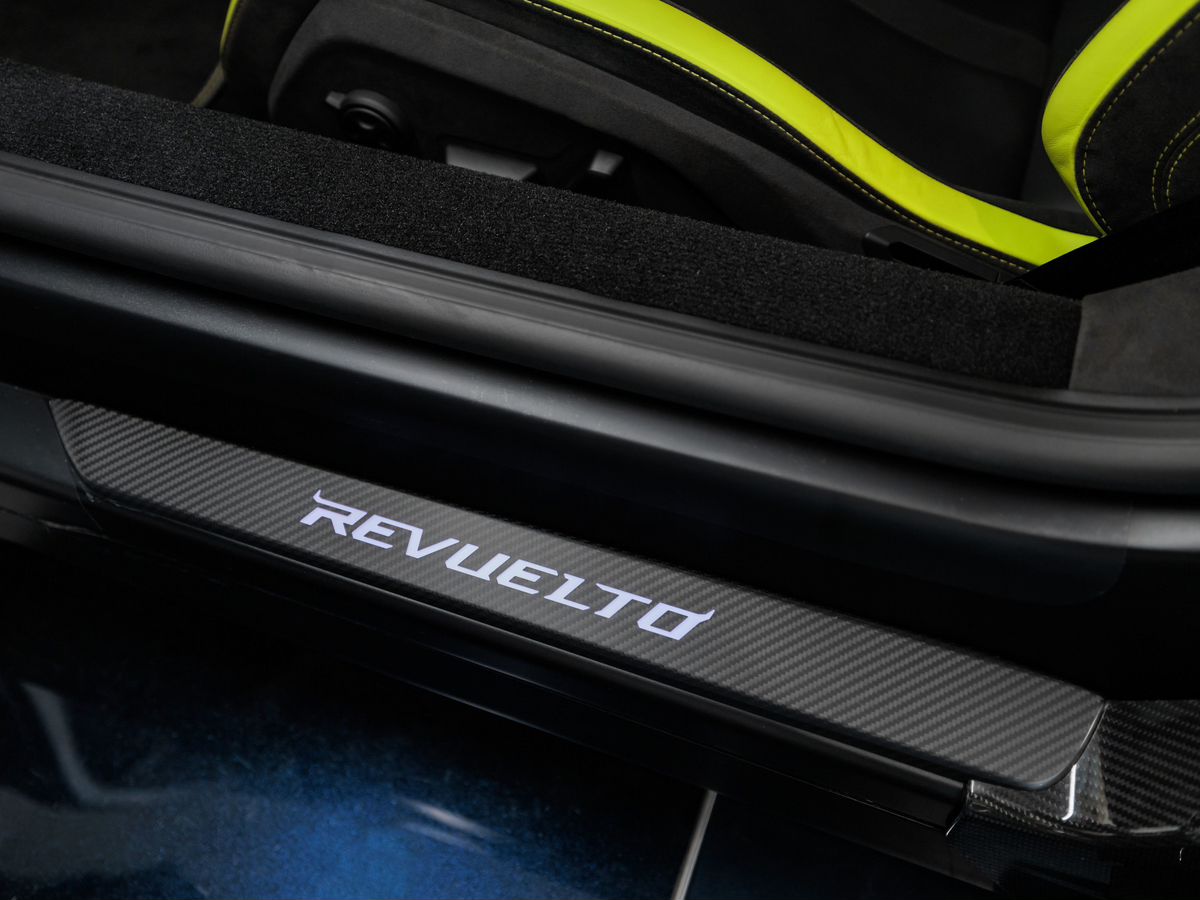 Lamborghini Revuelto 6.5hyb AMT (1015 л.с.) 4WD