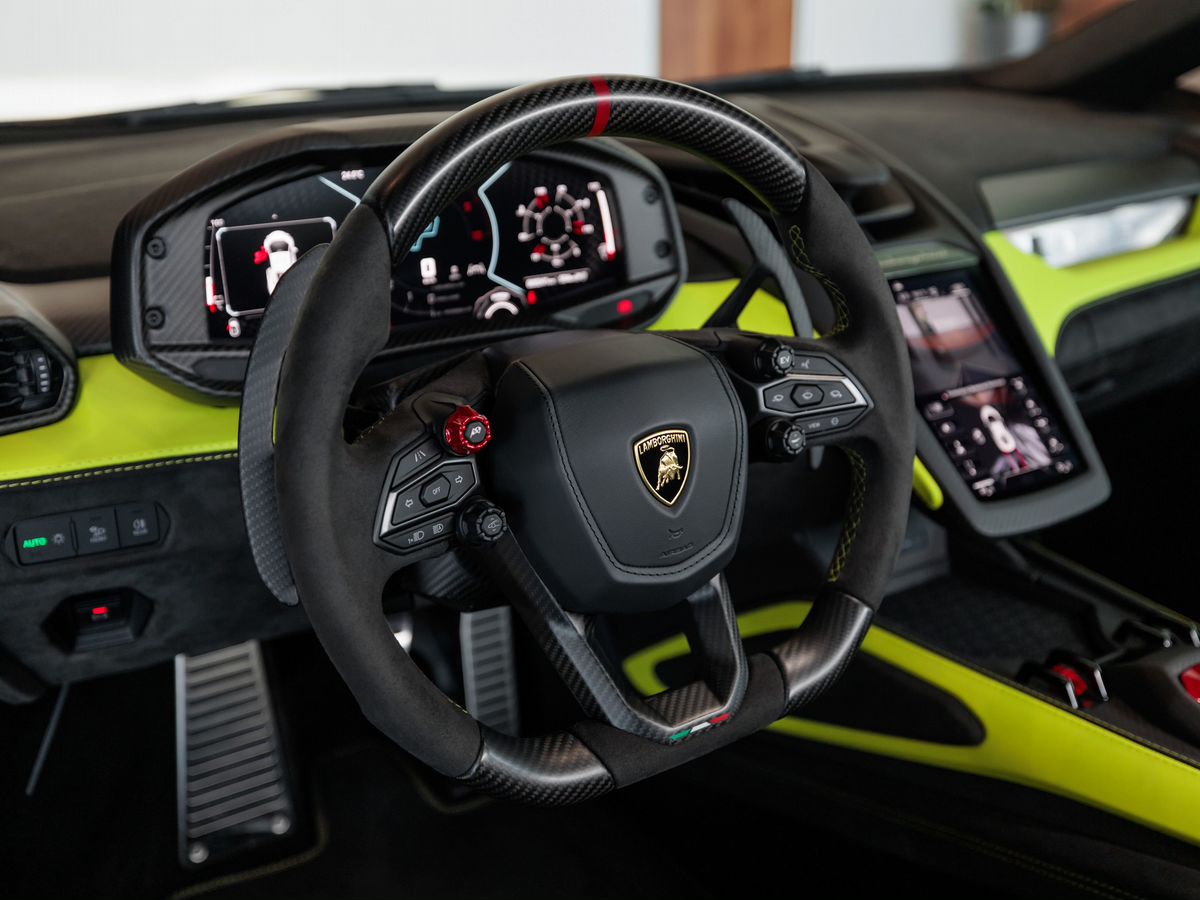 Lamborghini Revuelto 6.5hyb AMT (1015 л.с.) 4WD