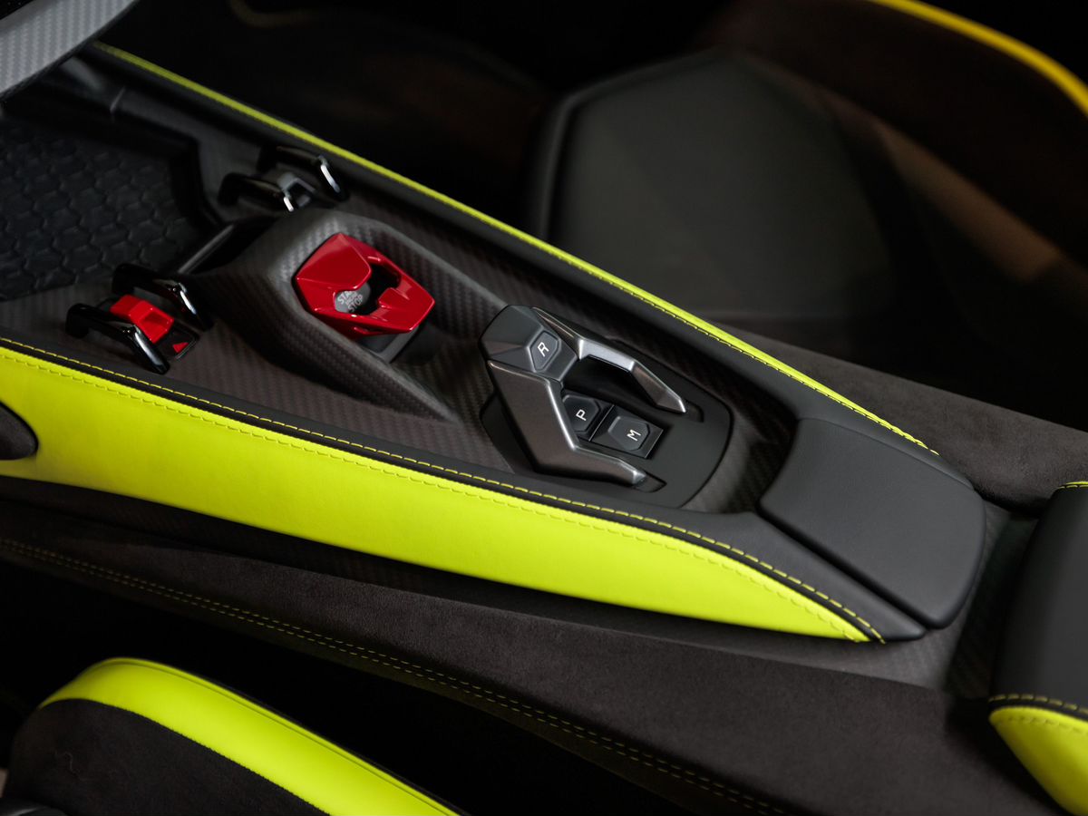 Lamborghini Revuelto 6.5hyb AMT (1015 л.с.) 4WD