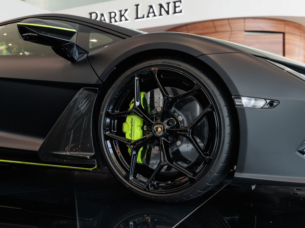 Lamborghini Revuelto 6.5hyb AMT (1015 л.с.) 4WD