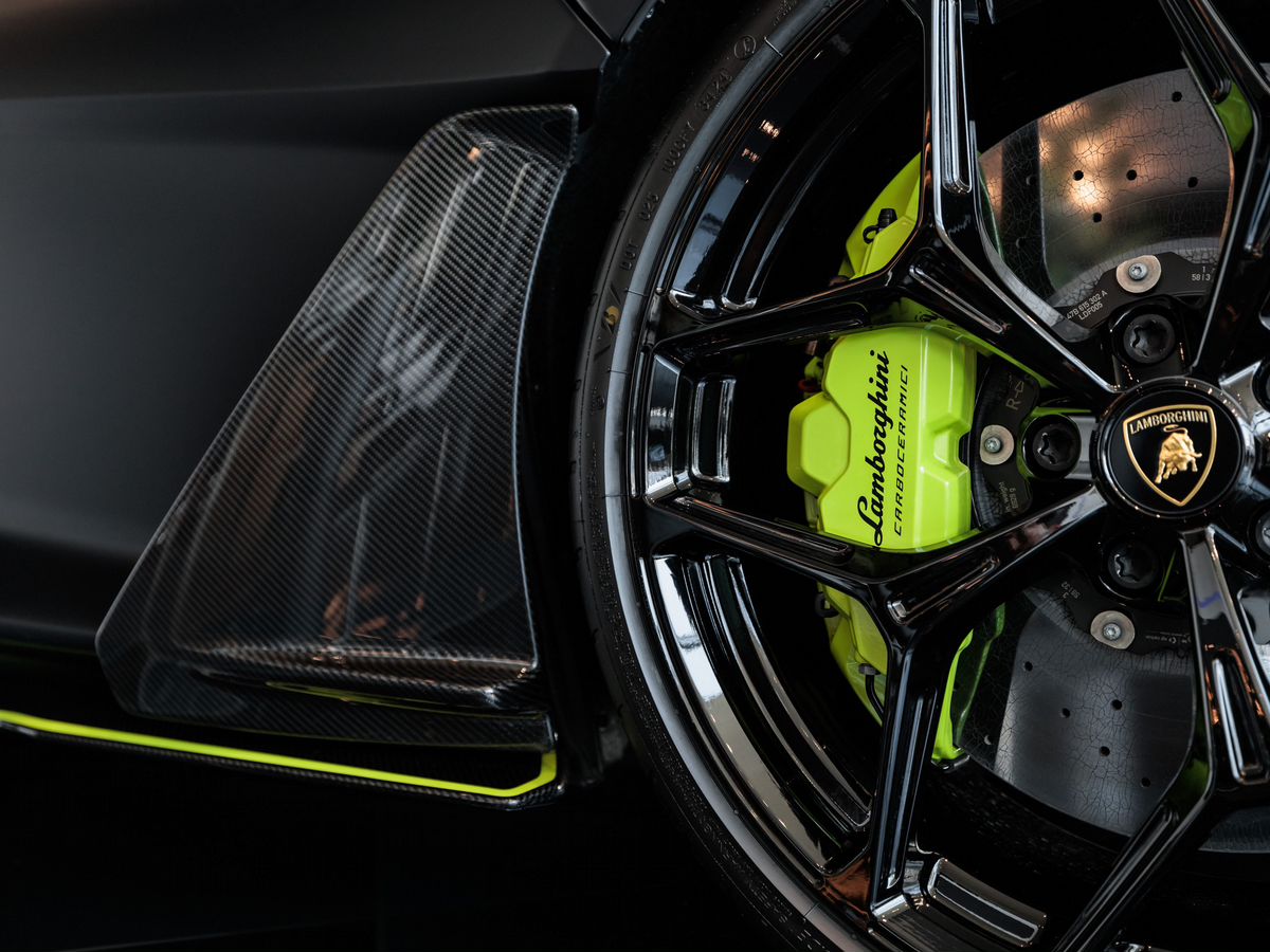 Lamborghini Revuelto 6.5hyb AMT (1015 л.с.) 4WD