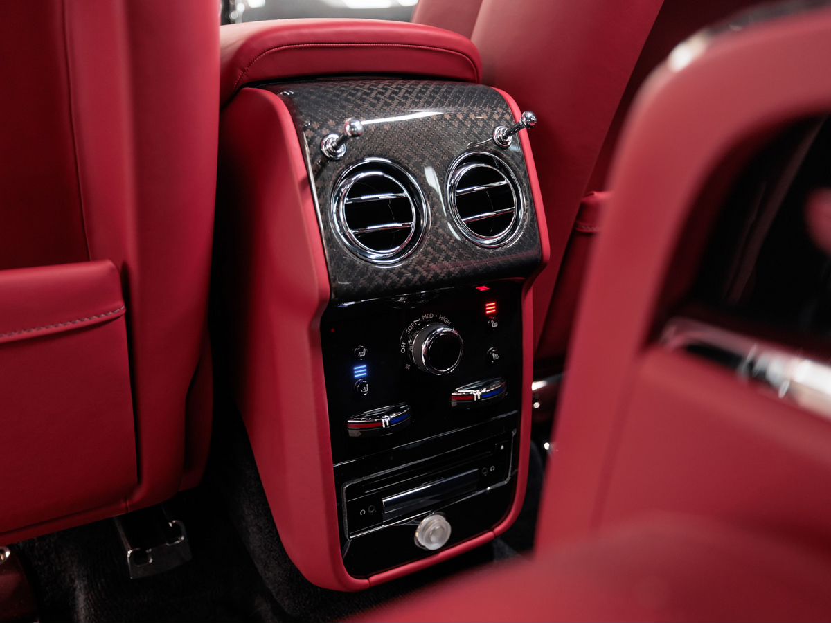 Rolls-Royce Cullinan I Black Badge 6.8 AT (600 л.с.) 4WD