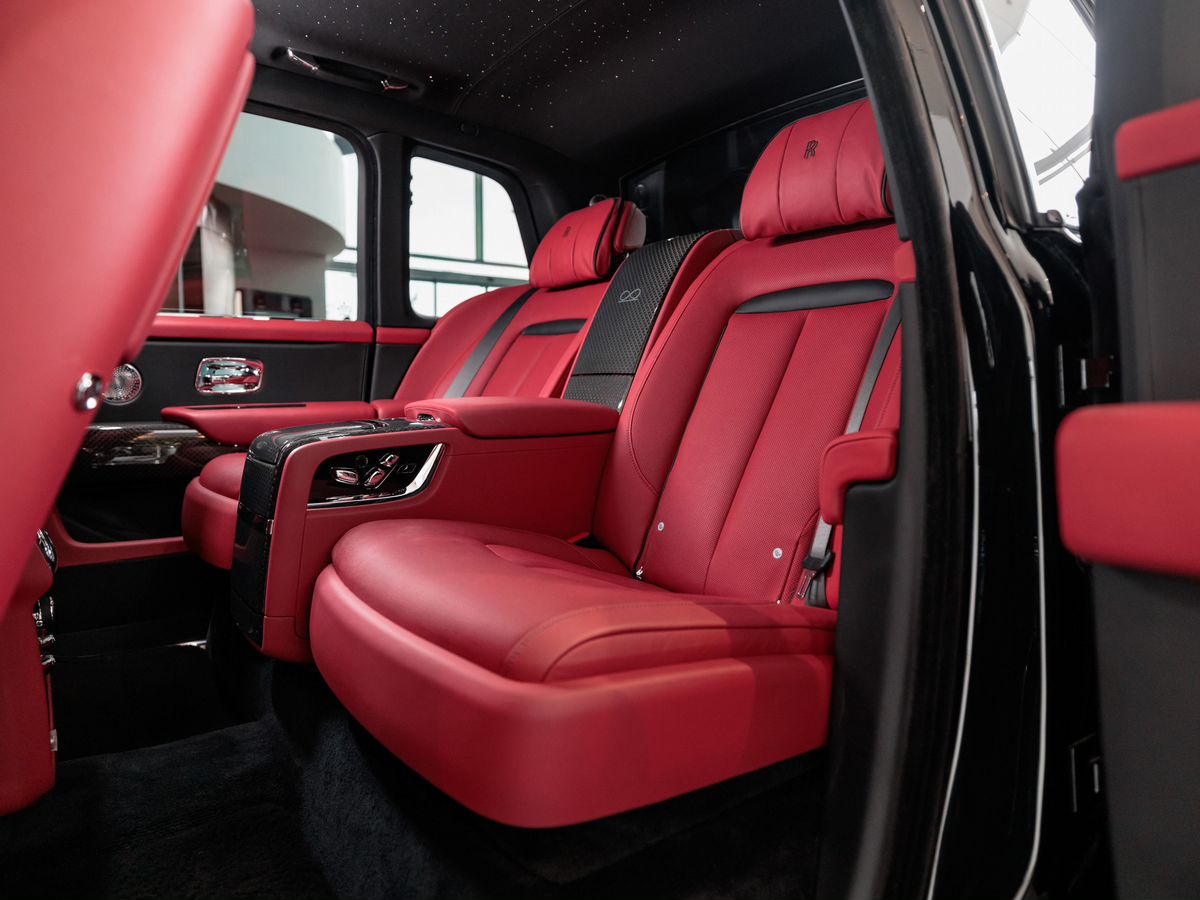 Rolls-Royce Cullinan I Black Badge 6.8 AT (600 л.с.) 4WD