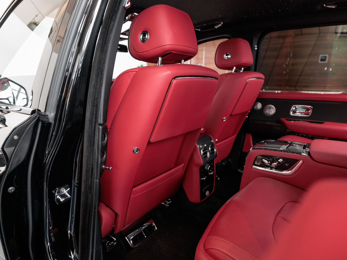 Rolls-Royce Cullinan I Black Badge 6.8 AT (600 л.с.) 4WD