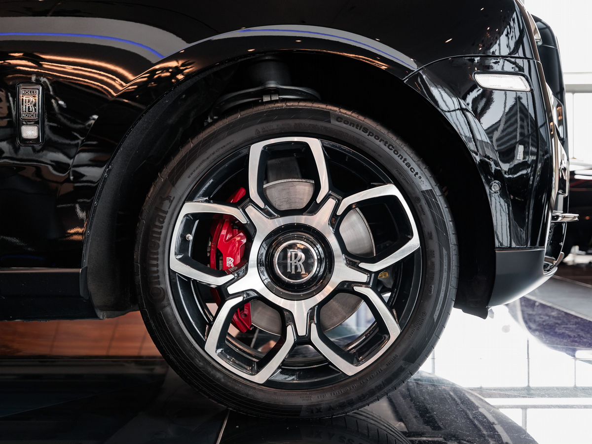 Rolls-Royce Cullinan I Black Badge 6.8 AT (600 л.с.) 4WD