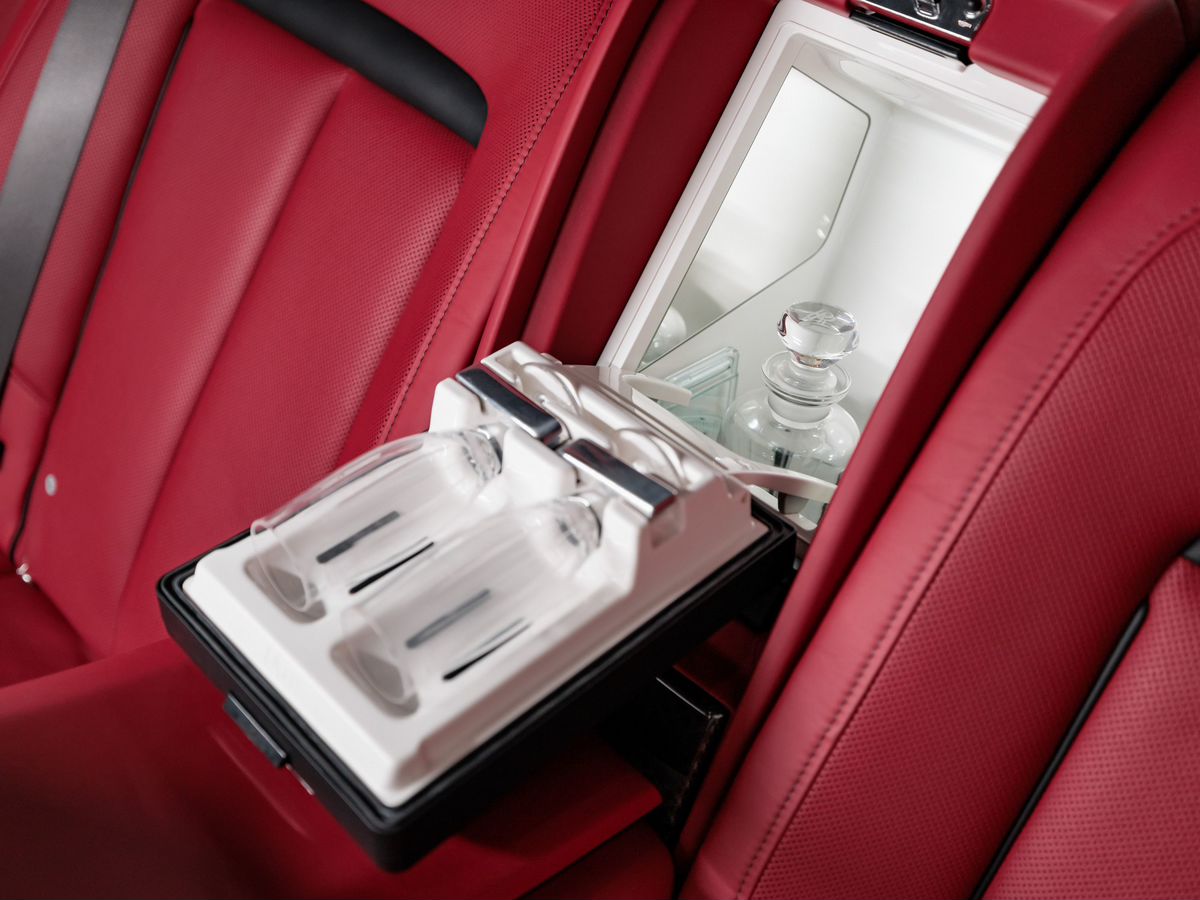 Rolls-Royce Cullinan I Black Badge 6.8 AT (600 л.с.) 4WD