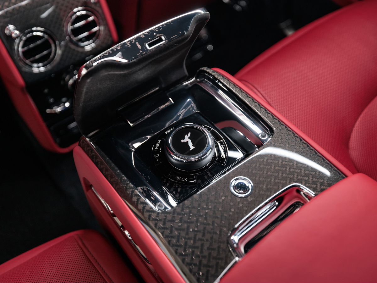 Rolls-Royce Cullinan I Black Badge 6.8 AT (600 л.с.) 4WD