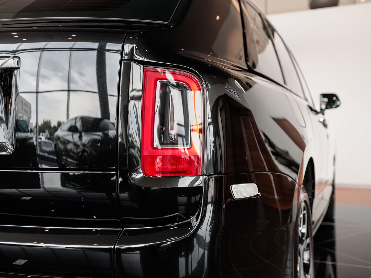 Rolls-Royce Cullinan I Black Badge 6.8 AT (600 л.с.) 4WD