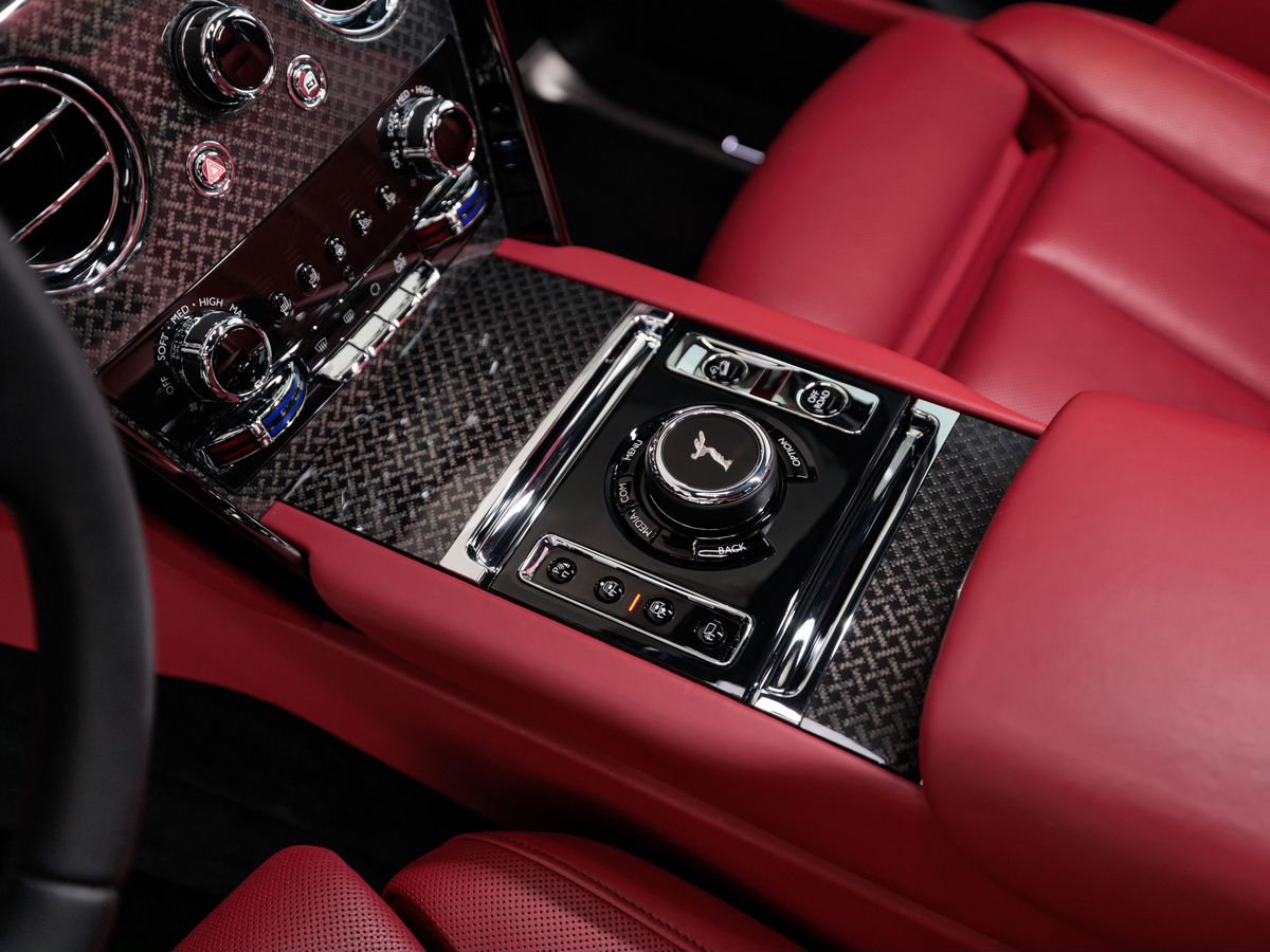 Rolls-Royce Cullinan I Black Badge 6.8 AT (600 л.с.) 4WD