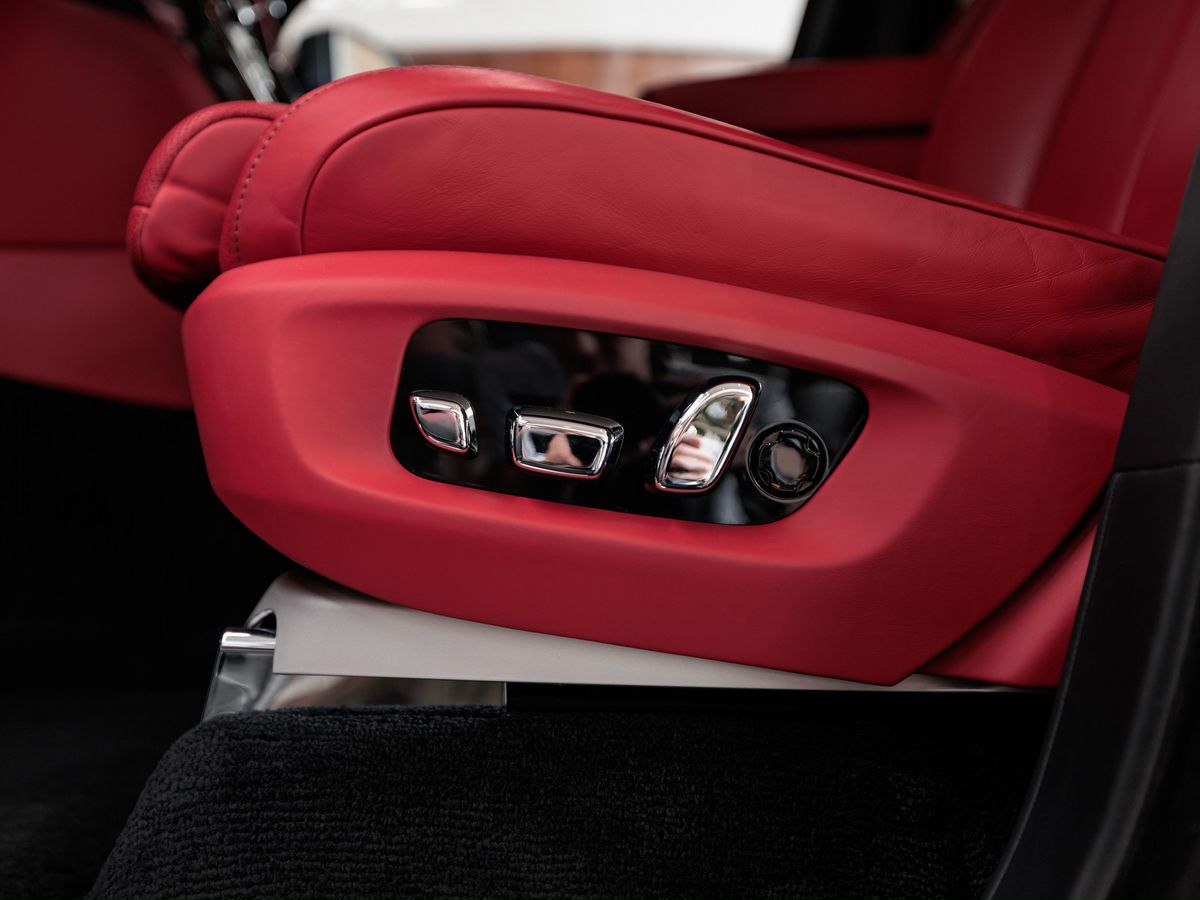 Rolls-Royce Cullinan I Black Badge 6.8 AT (600 л.с.) 4WD