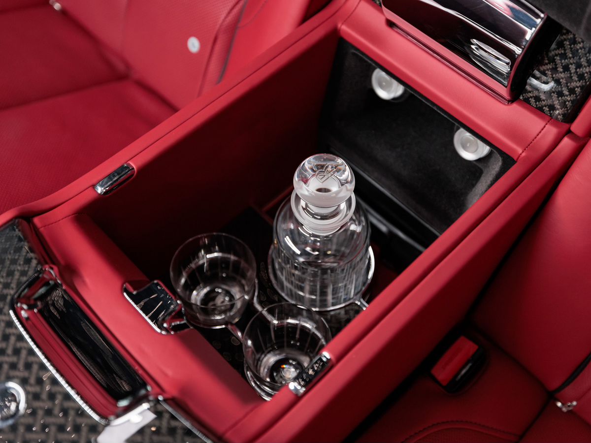 Rolls-Royce Cullinan I Black Badge 6.8 AT (600 л.с.) 4WD