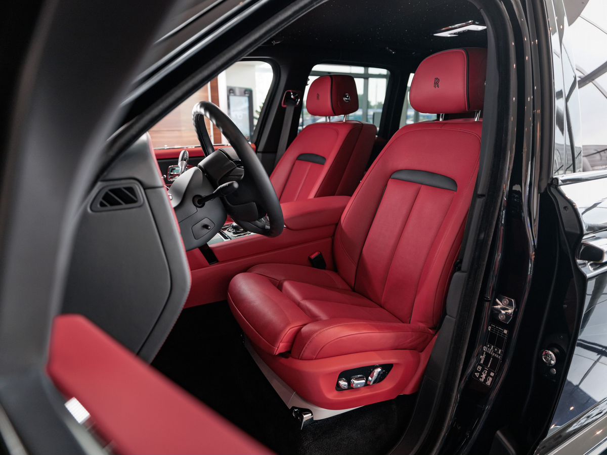 Rolls-Royce Cullinan I Black Badge 6.8 AT (600 л.с.) 4WD