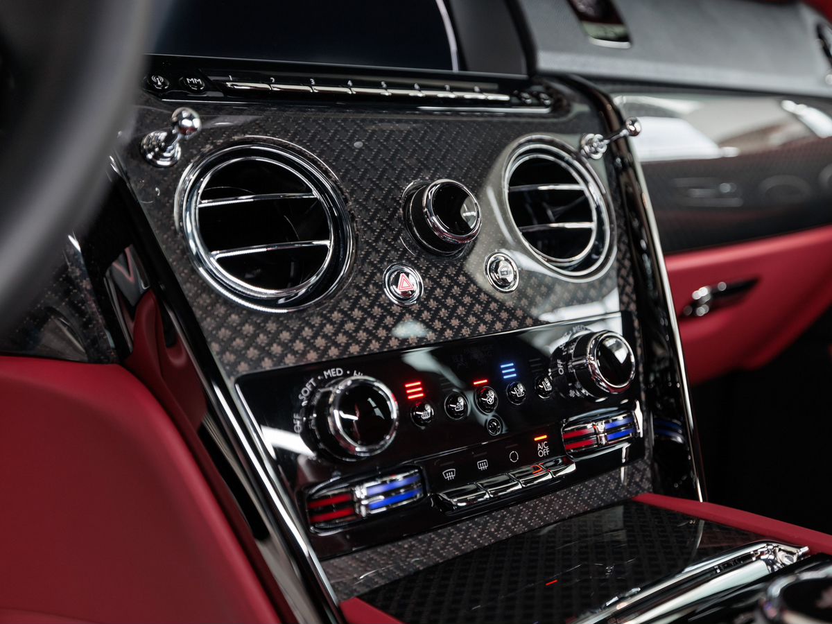 Rolls-Royce Cullinan I Black Badge 6.8 AT (600 л.с.) 4WD