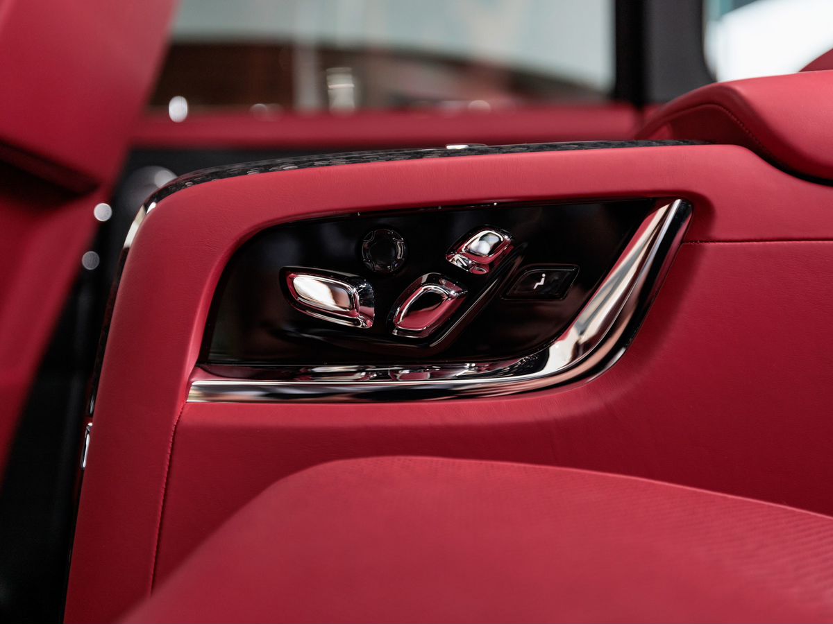 Rolls-Royce Cullinan I Black Badge 6.8 AT (600 л.с.) 4WD