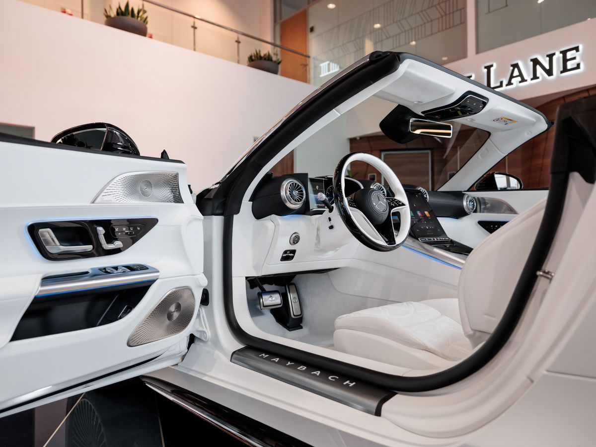 Mercedes-Benz Maybach SL 4.0 AT (585 л.с.) 4WD