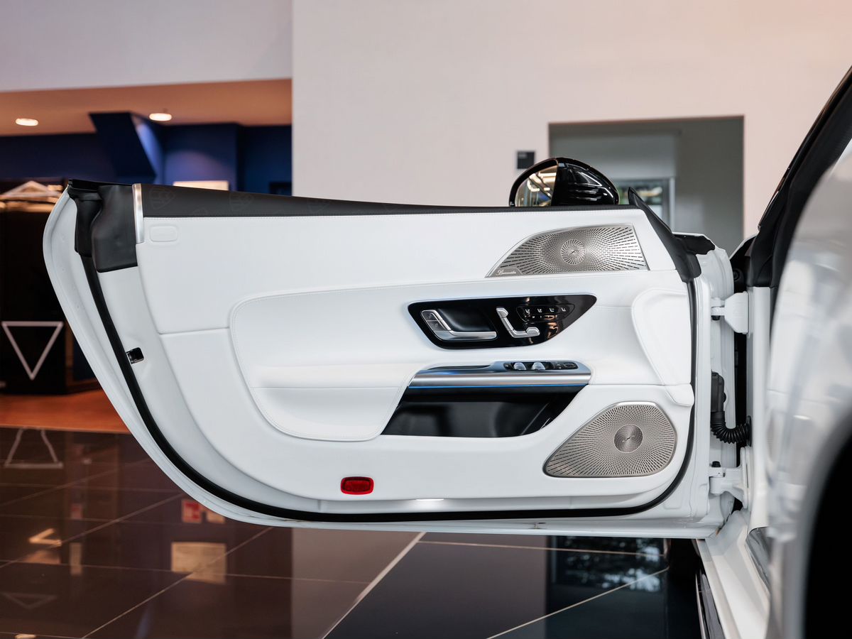 Mercedes-Benz Maybach SL 4.0 AT (585 л.с.) 4WD