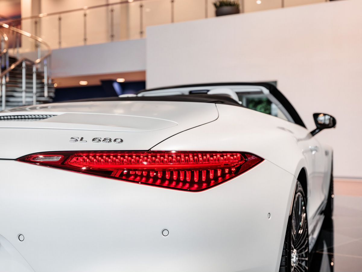 Mercedes-Benz Maybach SL 4.0 AT (585 л.с.) 4WD