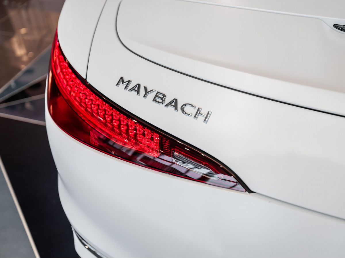 Mercedes-Benz Maybach SL 4.0 AT (585 л.с.) 4WD