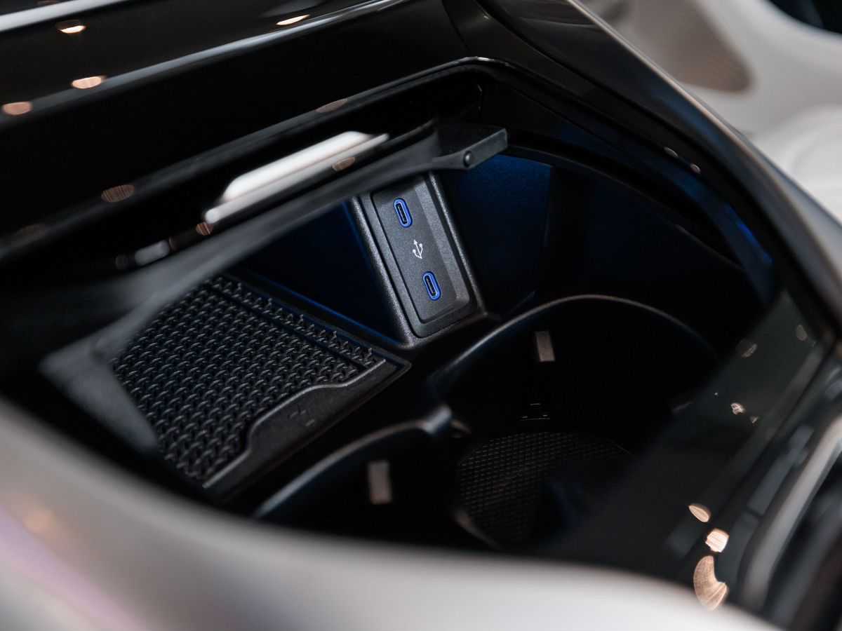 Mercedes-Benz Maybach SL 4.0 AT (585 л.с.) 4WD