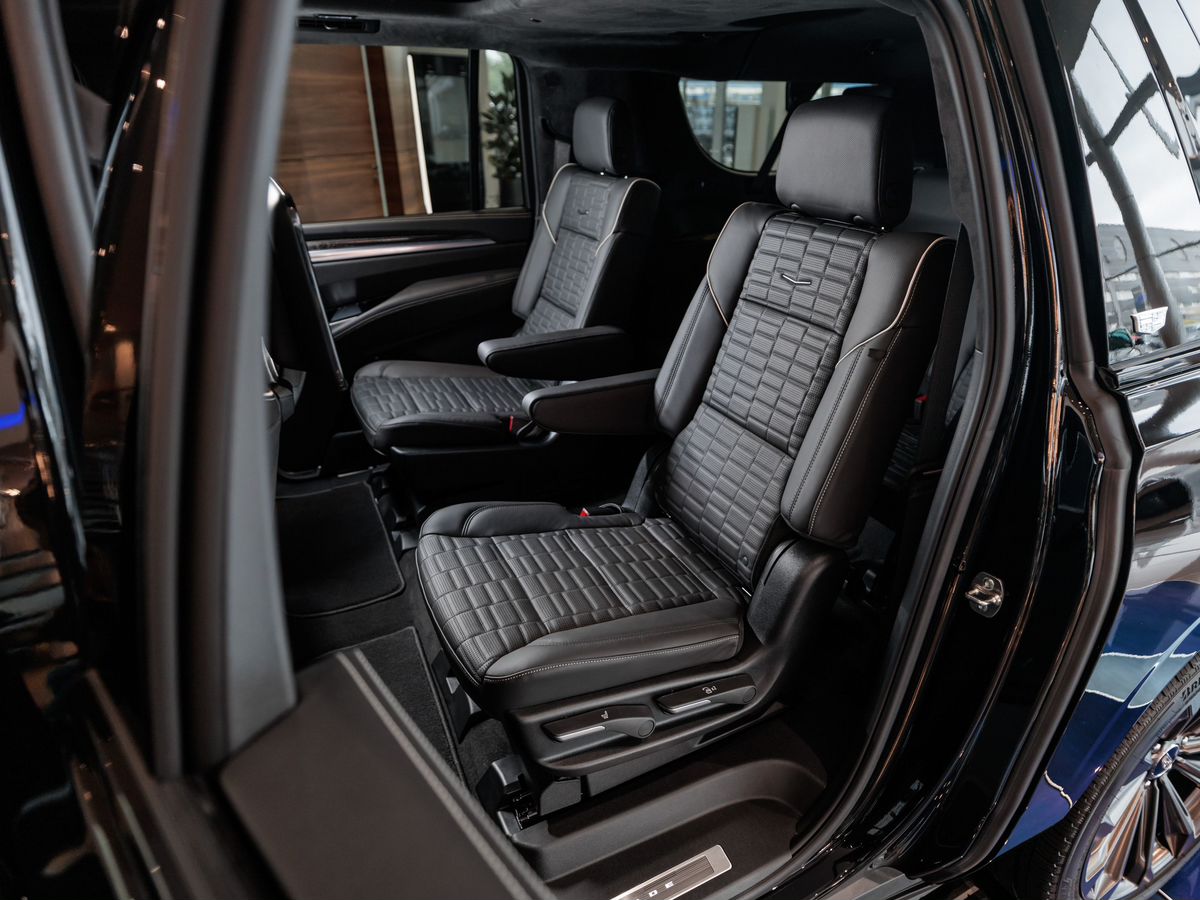 Cadillac Escalade-V I Рестайлинг ESV 6.2 AT (682 л.с.) 4WD