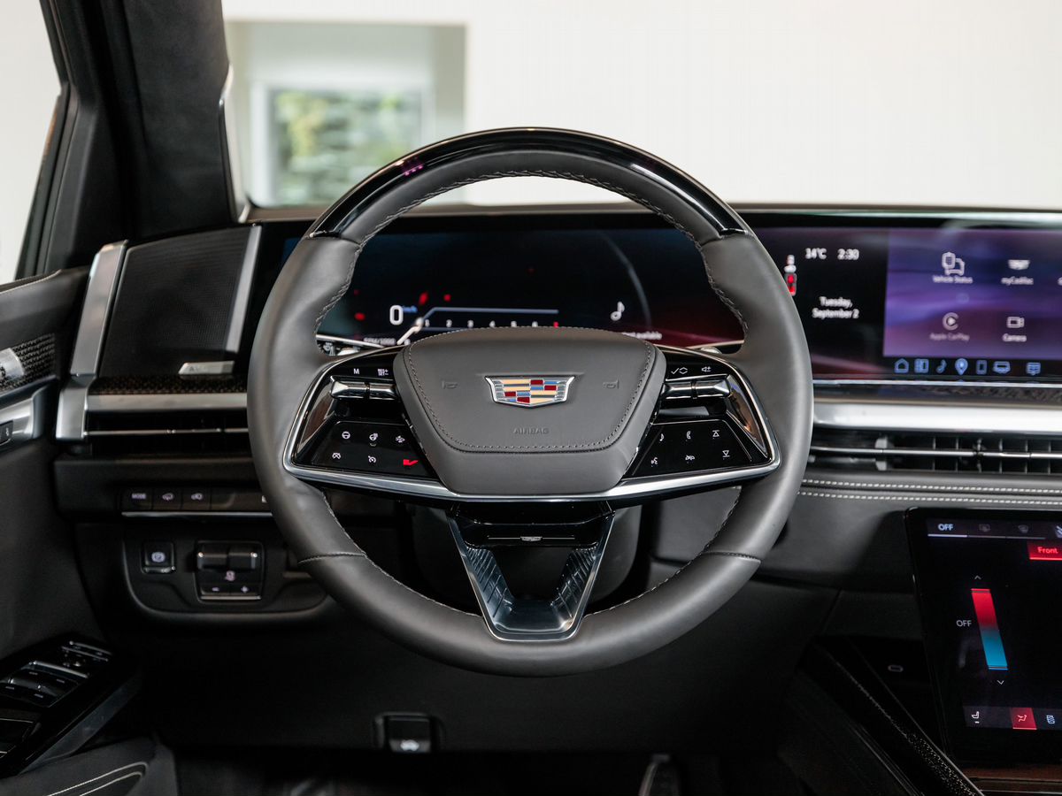 Cadillac Escalade-V I Рестайлинг ESV 6.2 AT (682 л.с.) 4WD