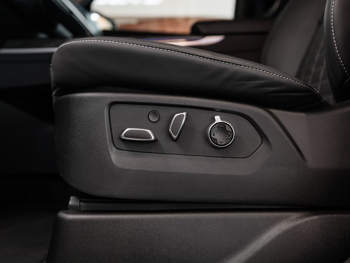 Cadillac Escalade-V I Рестайлинг ESV 6.2 AT (682 л.с.) 4WD