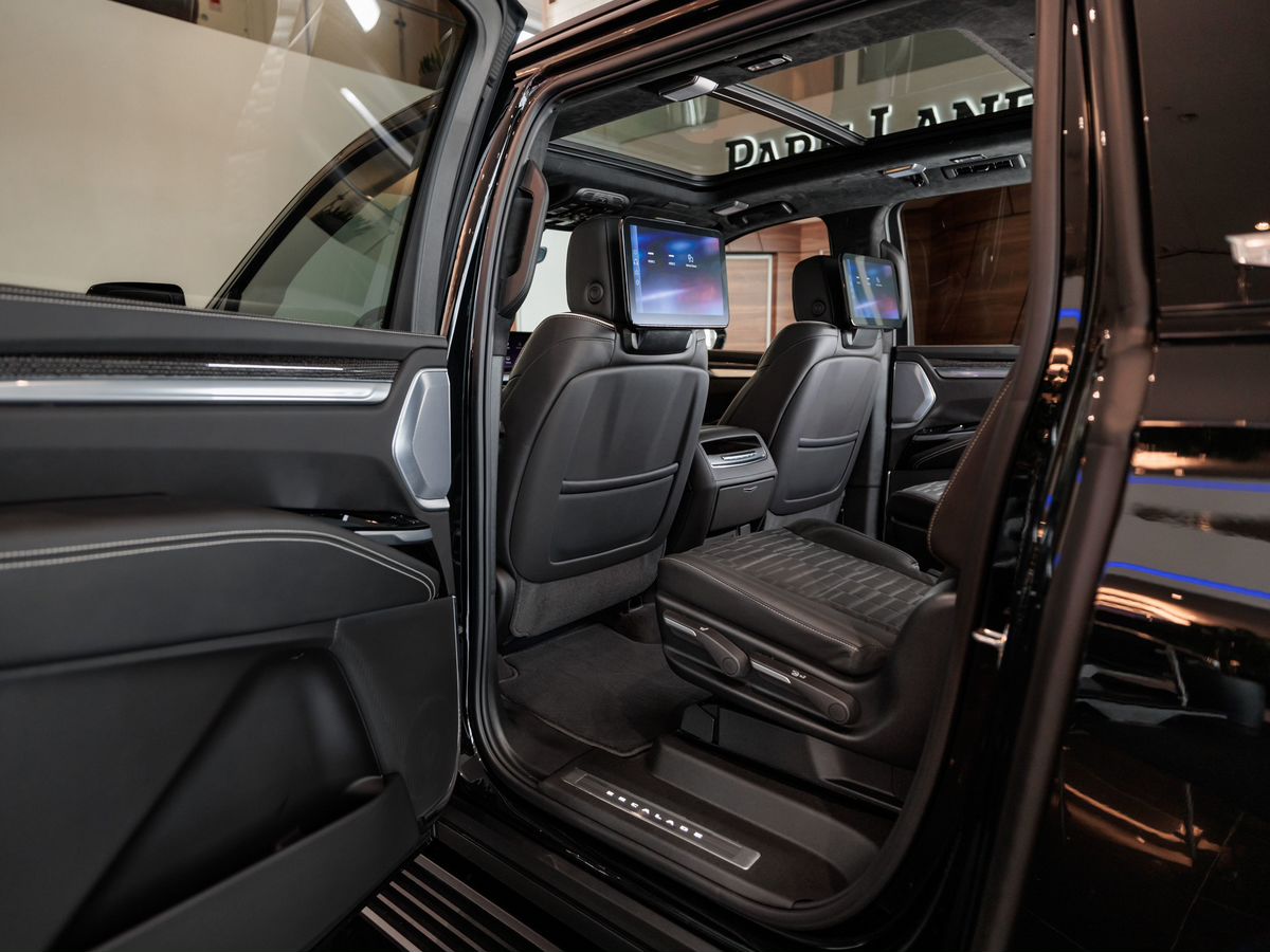 Cadillac Escalade-V I Рестайлинг ESV 6.2 AT (682 л.с.) 4WD