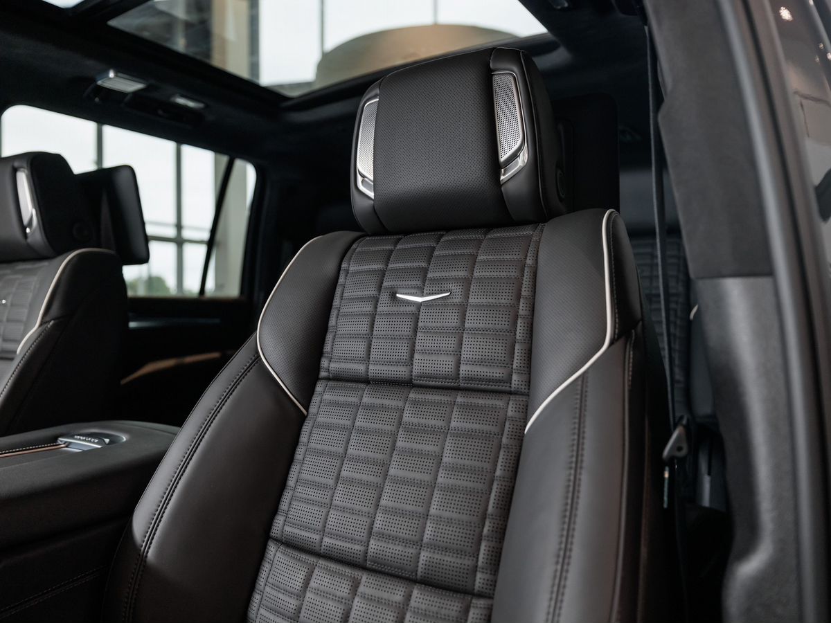 Cadillac Escalade-V I Рестайлинг ESV 6.2 AT (682 л.с.) 4WD