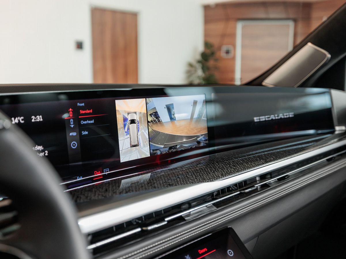 Cadillac Escalade-V I Рестайлинг ESV 6.2 AT (682 л.с.) 4WD