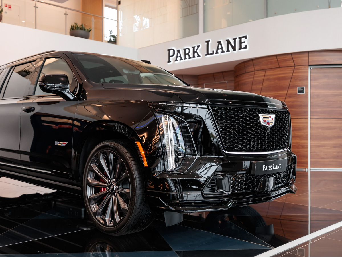 Cadillac Escalade-V I Рестайлинг ESV 6.2 AT (682 л.с.) 4WD