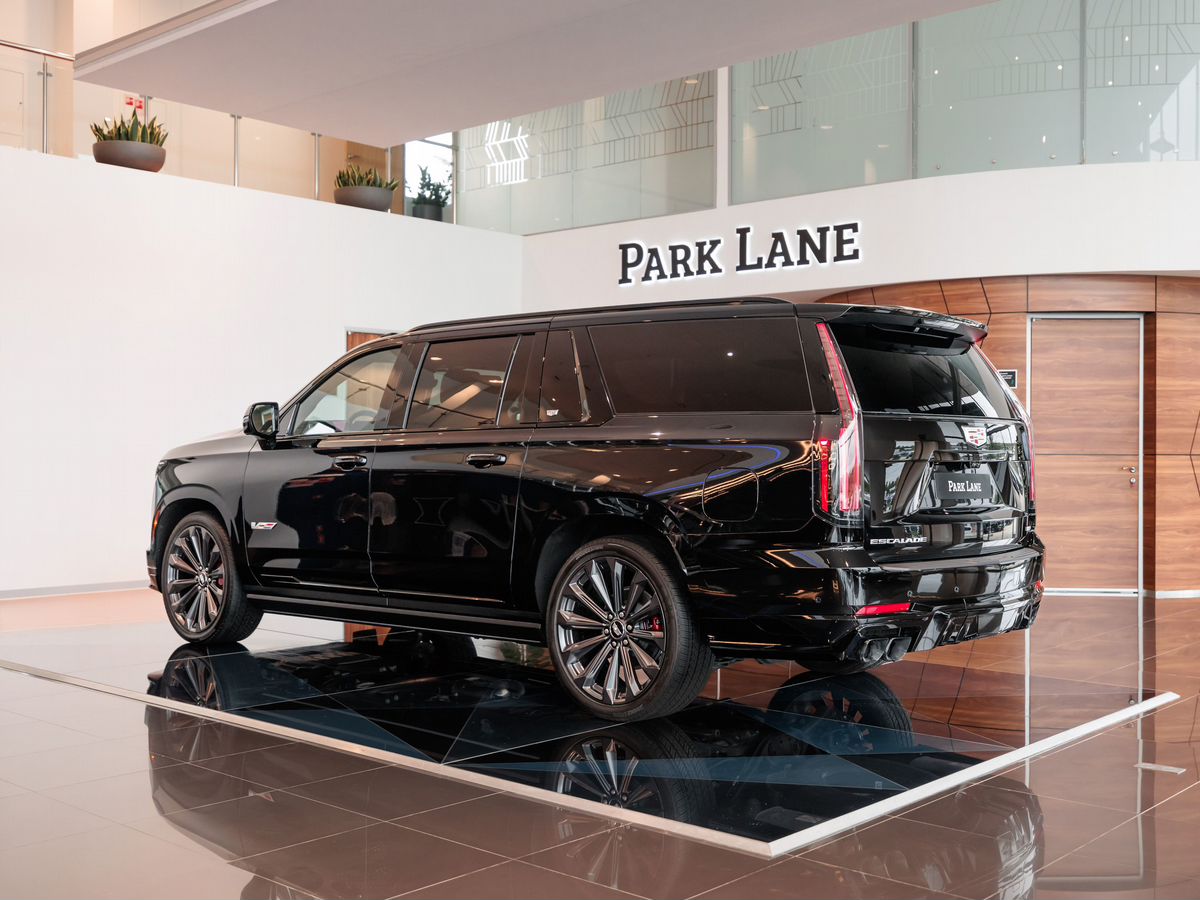 Cadillac Escalade-V I Рестайлинг ESV 6.2 AT (682 л.с.) 4WD