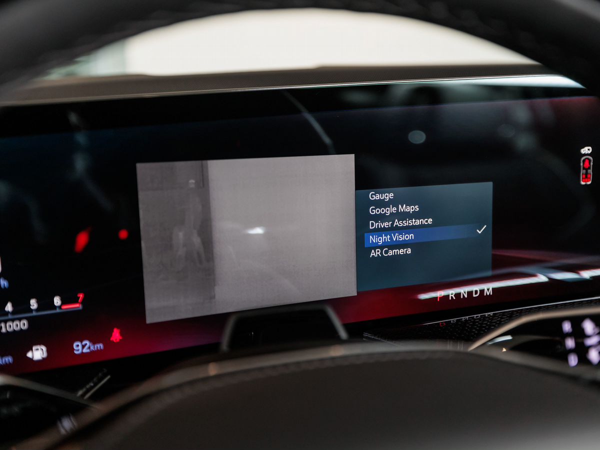 Cadillac Escalade-V I Рестайлинг ESV 6.2 AT (682 л.с.) 4WD