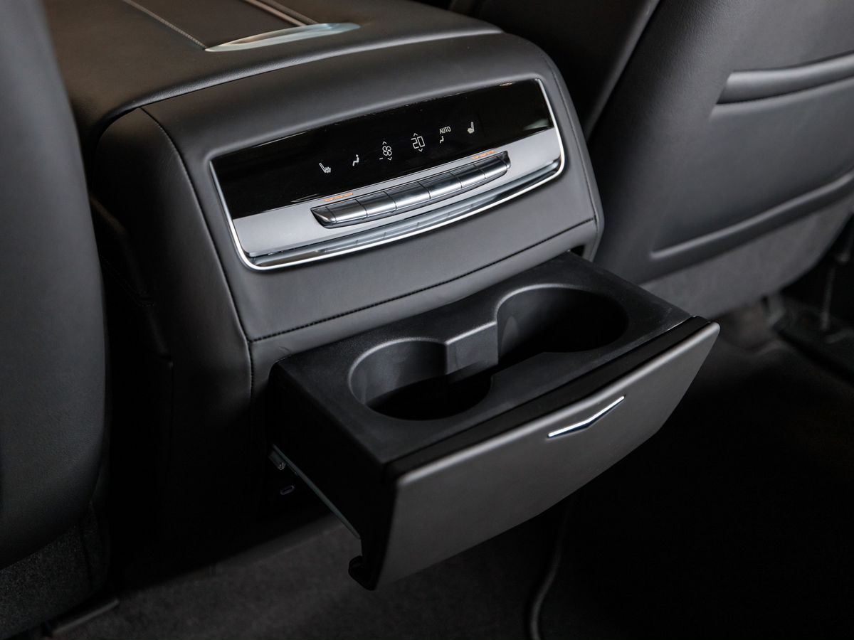 Cadillac Escalade-V I Рестайлинг ESV 6.2 AT (682 л.с.) 4WD