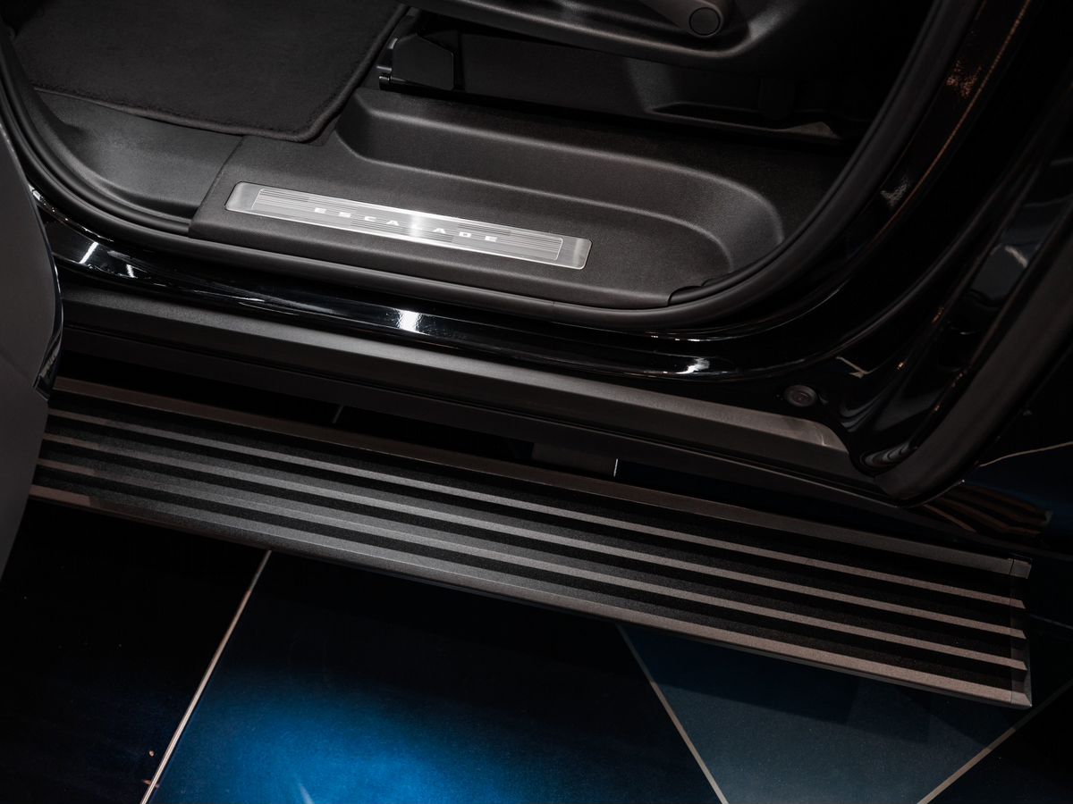 Cadillac Escalade-V I Рестайлинг ESV 6.2 AT (682 л.с.) 4WD