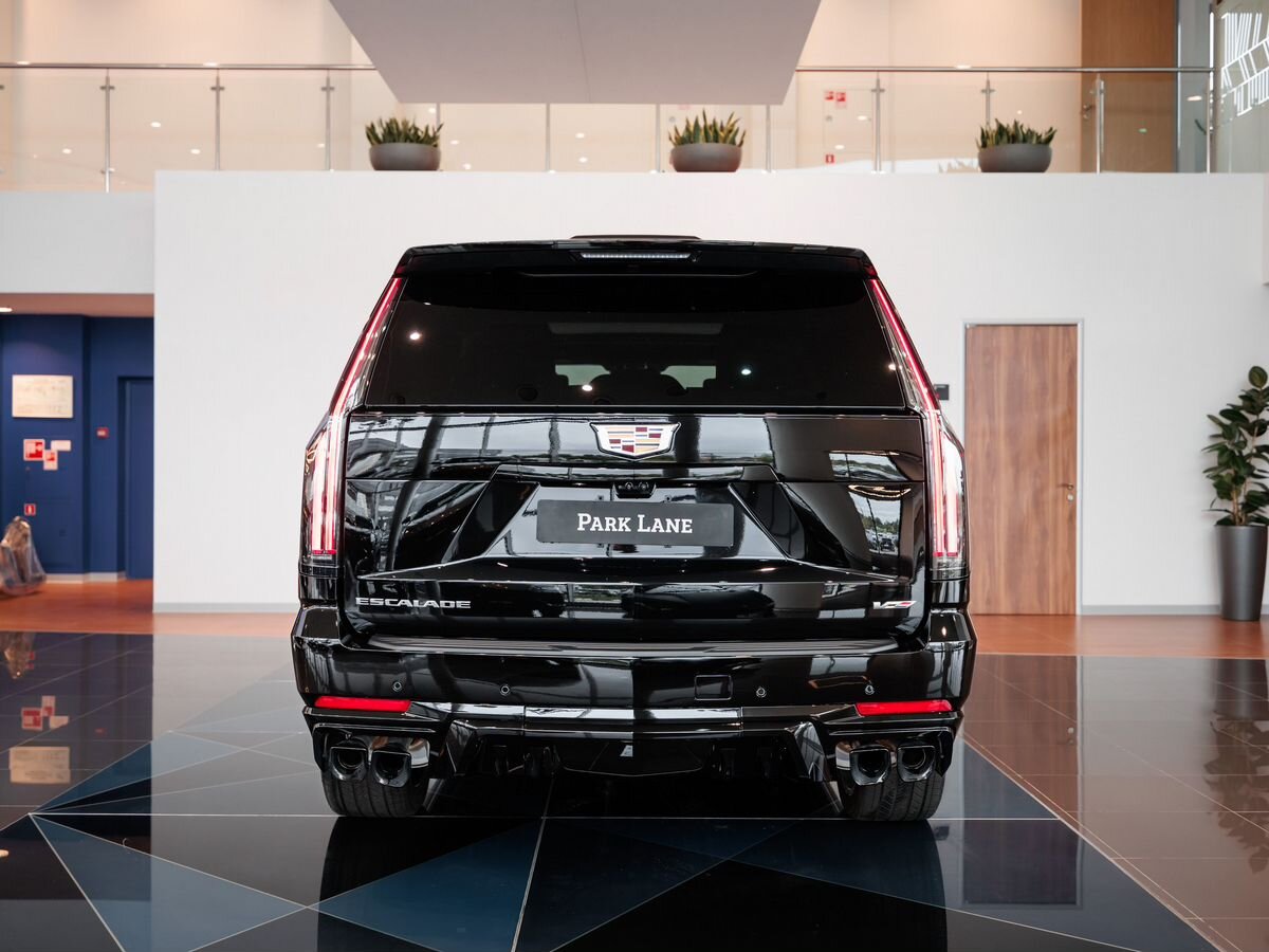 Cadillac Escalade-V I Рестайлинг ESV 6.2 AT (682 л.с.) 4WD