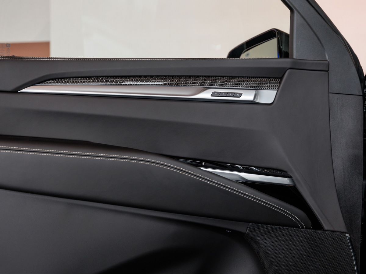 Cadillac Escalade-V I Рестайлинг ESV 6.2 AT (682 л.с.) 4WD