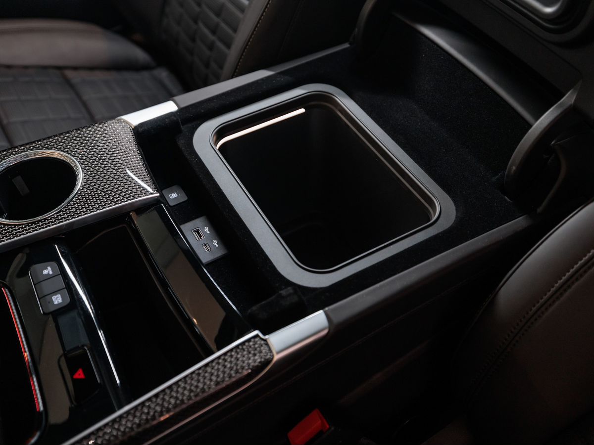 Cadillac Escalade-V I Рестайлинг ESV 6.2 AT (682 л.с.) 4WD