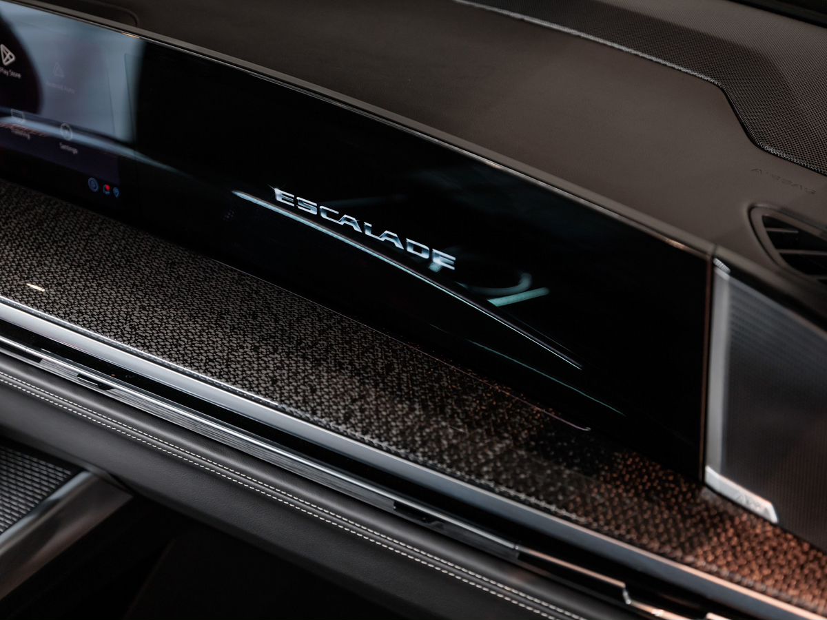 Cadillac Escalade-V I Рестайлинг ESV 6.2 AT (682 л.с.) 4WD