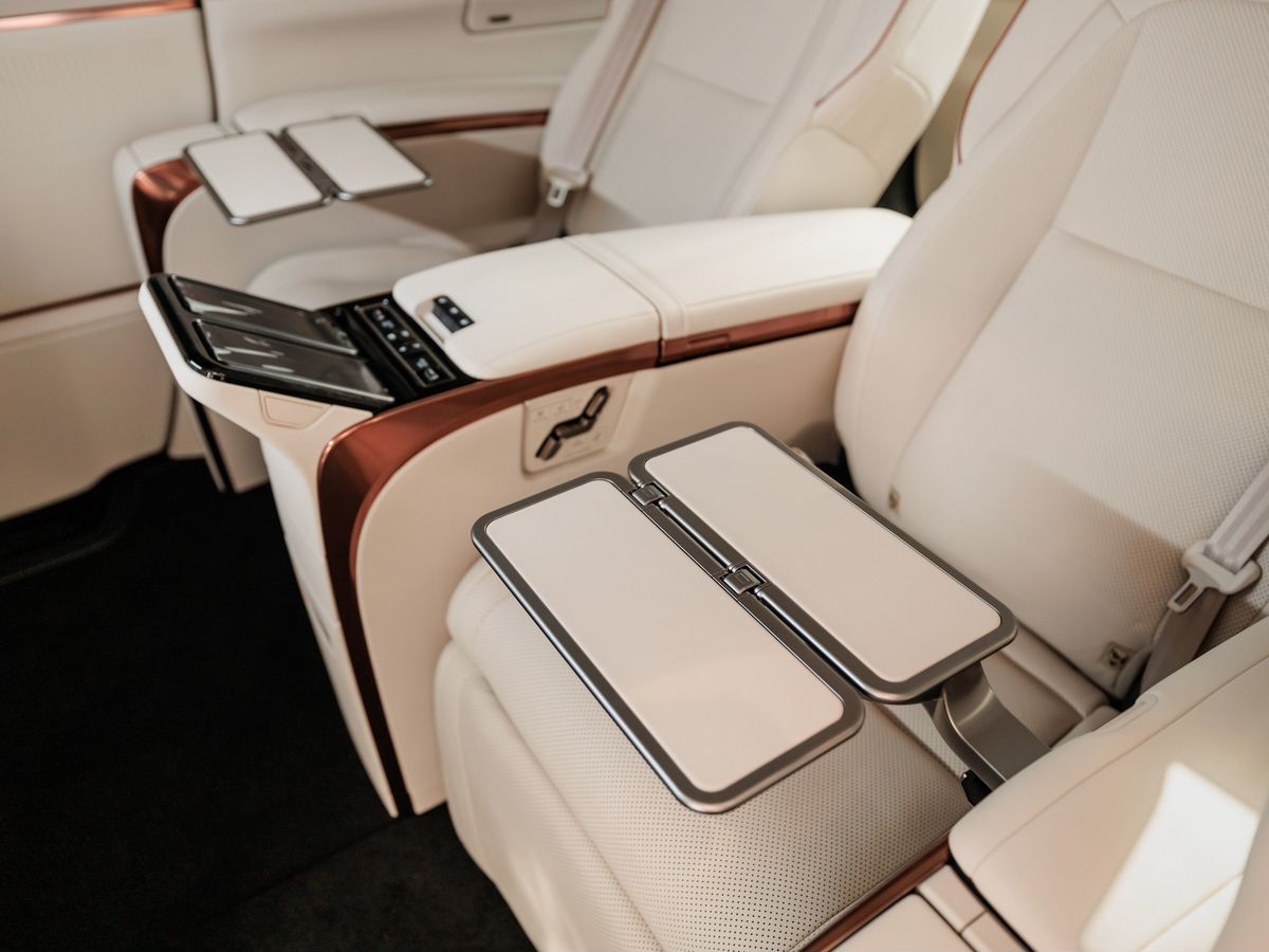 Lexus LM II 350h 2.5hyb CVT (250 л.с.) 4WD