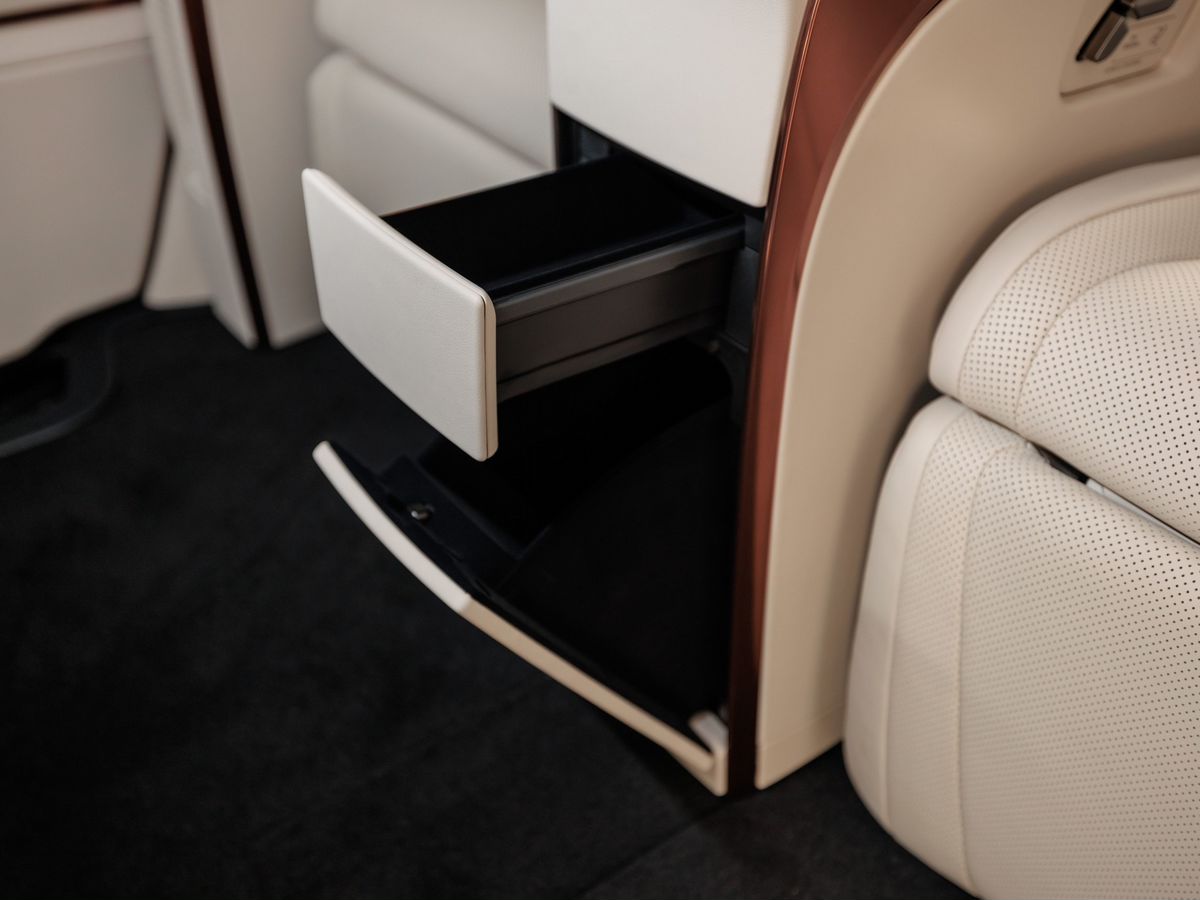 Lexus LM II 350h 2.5hyb CVT (250 л.с.) 4WD