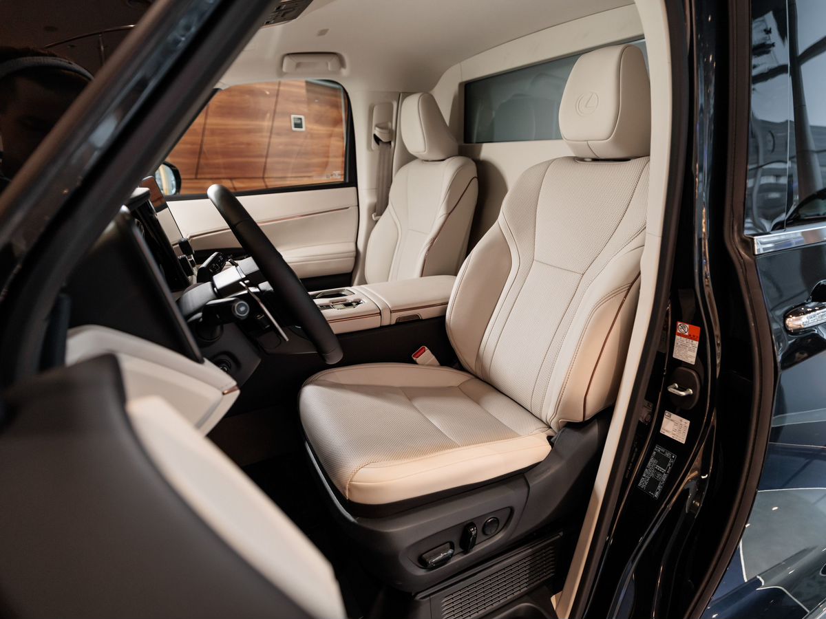 Lexus LM II 350h 2.5hyb CVT (250 л.с.) 4WD